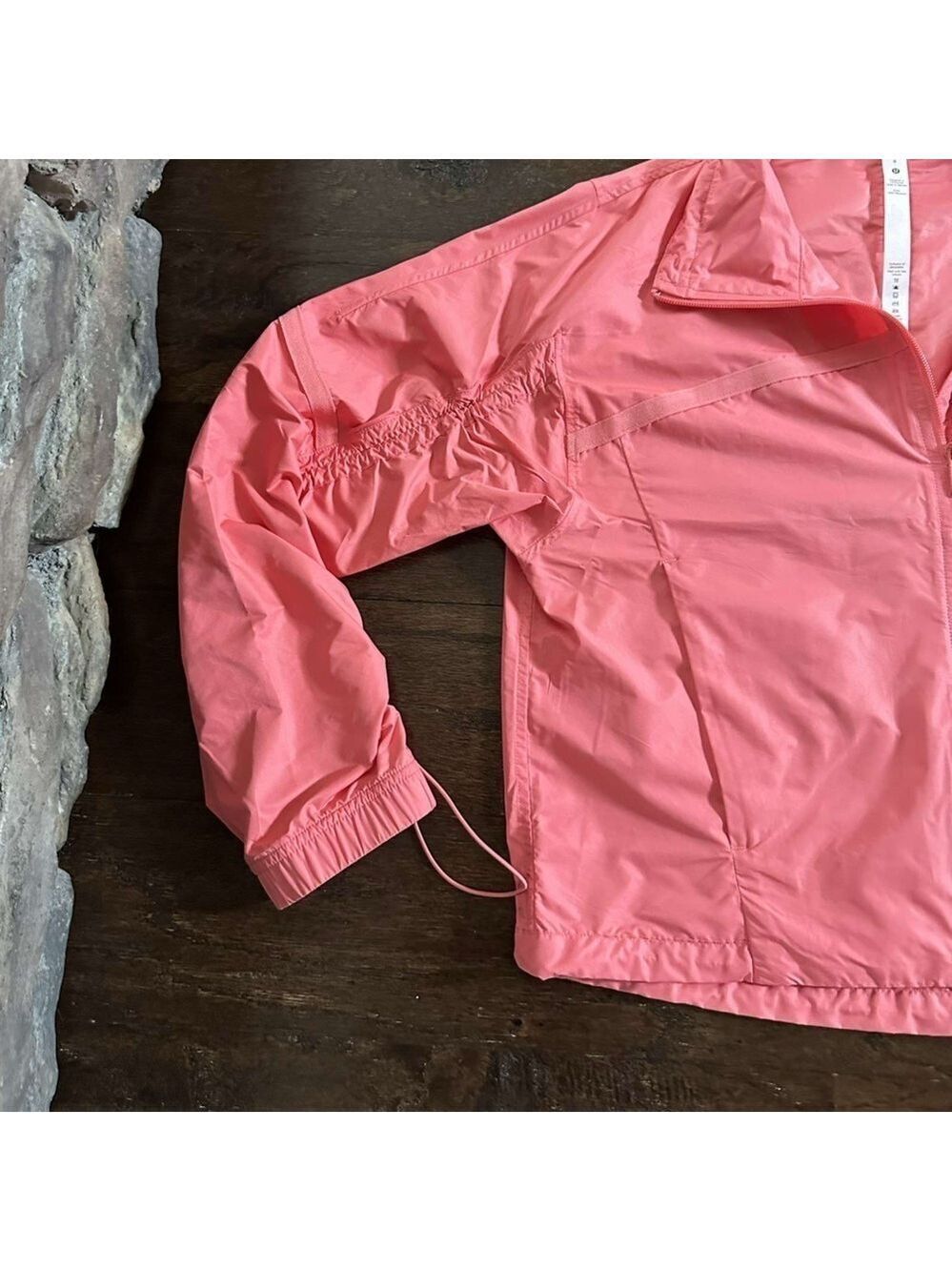 Lululemon Lightweight Cropped Track Jacket
Raspberry Cream Size 8 NWOT - Picture 13 of 15